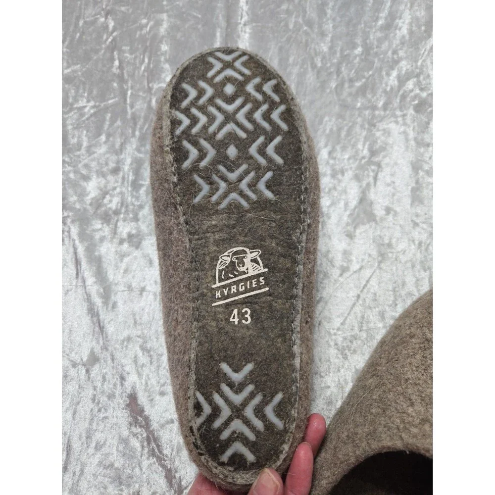 kyrgies these slippers